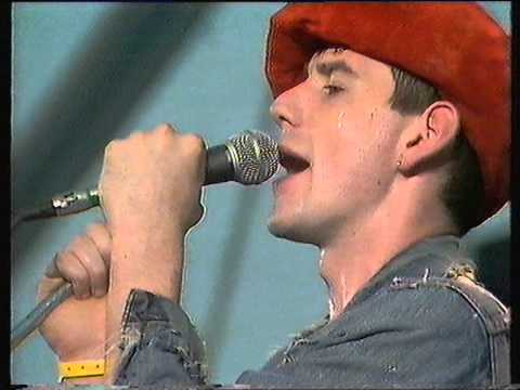 You are currently viewing The Men They Couldn’t Hang – Green Fields Of France (Live)