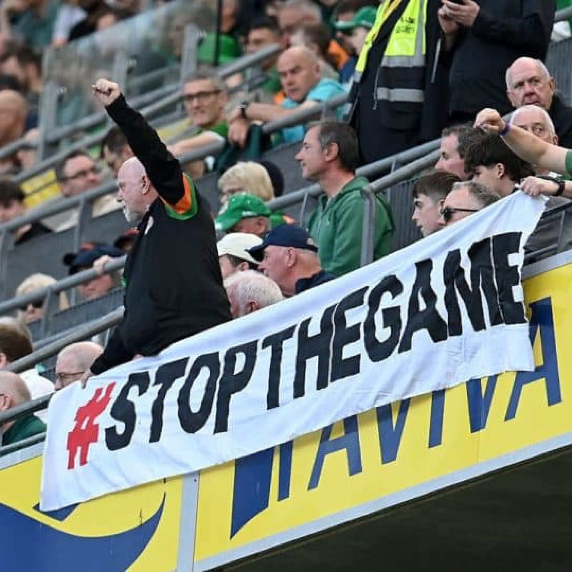Ireland fans interrupt game in protest of upcoming Israel match