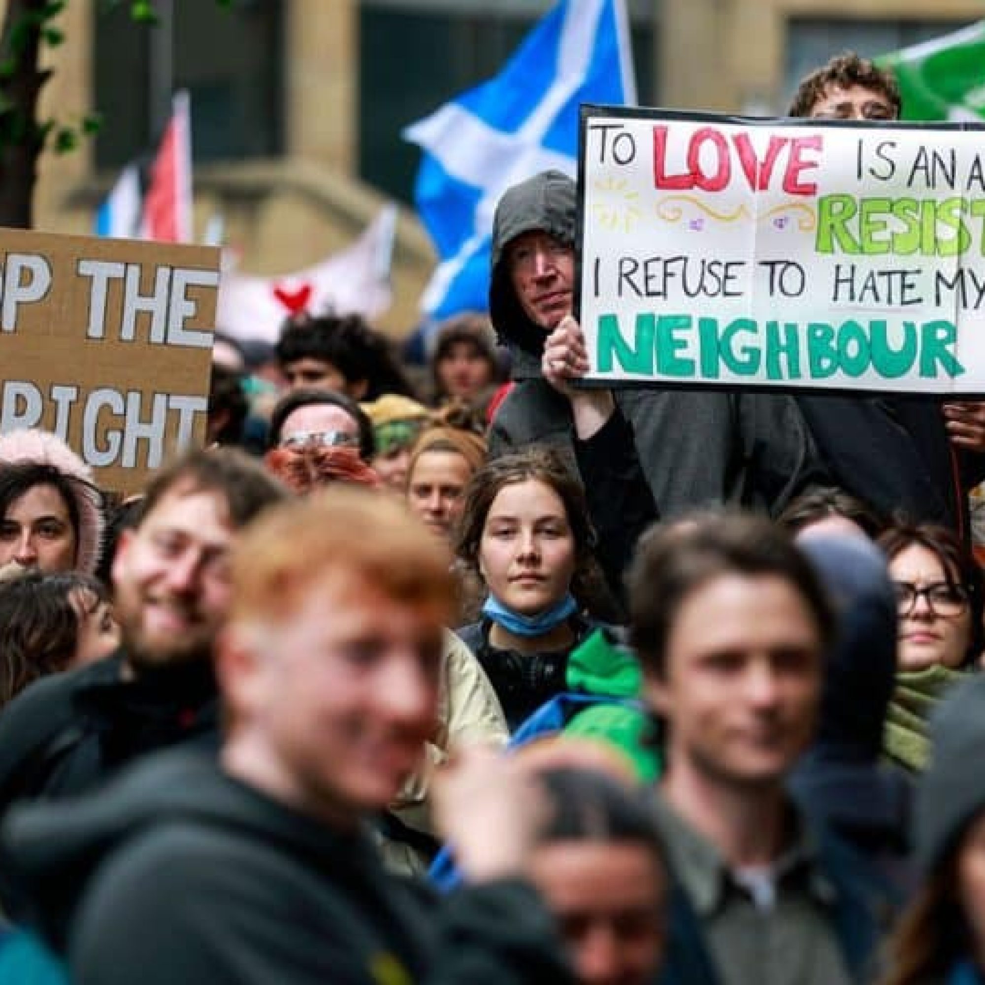 20,000 gather in Belfast to denounce violent racist pogroms