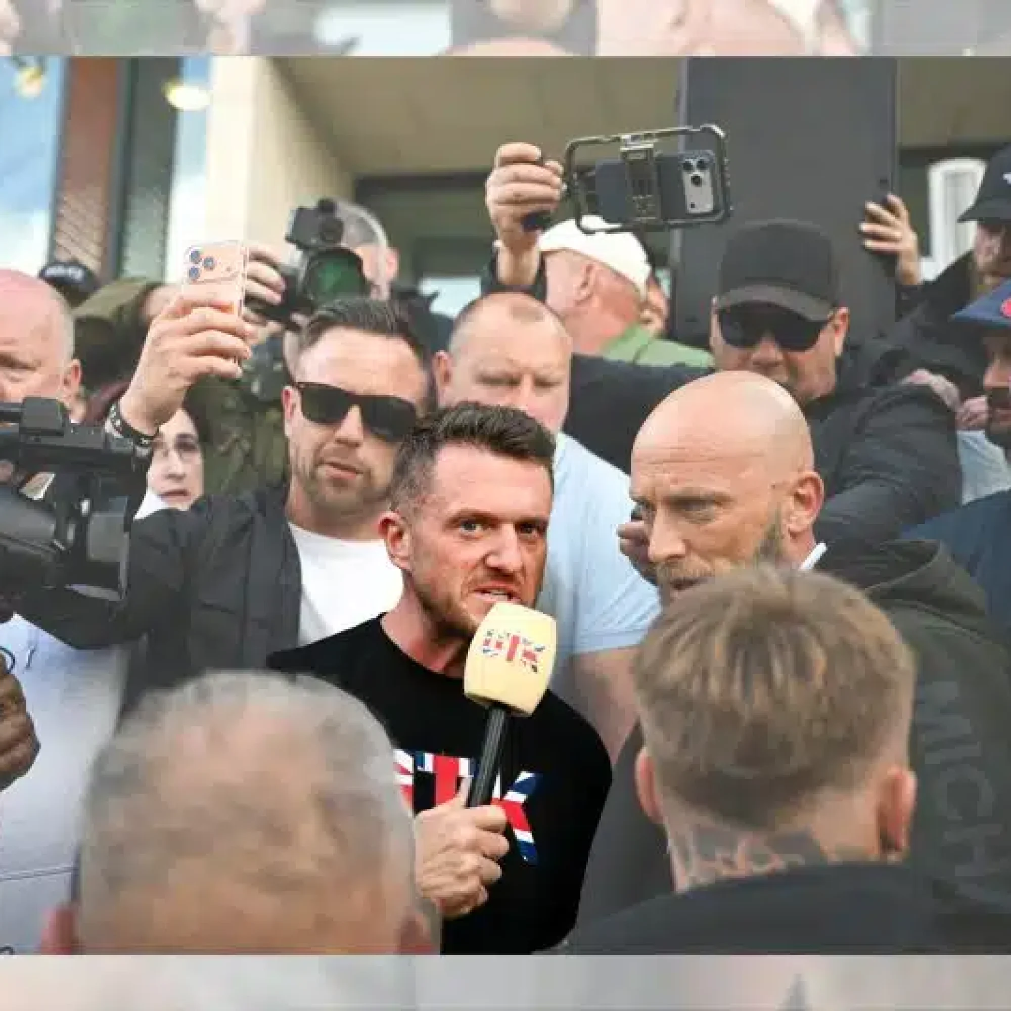 Tommy Robinson inflames white riot as cretins throw Nazi salutes
