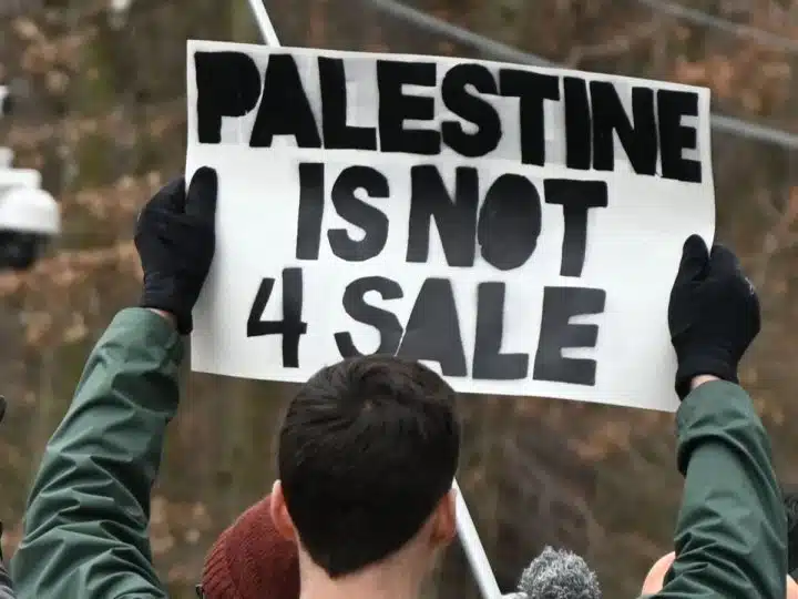 Watch: Met violently arresting Jews for protesting sale of stolen Palestinian land