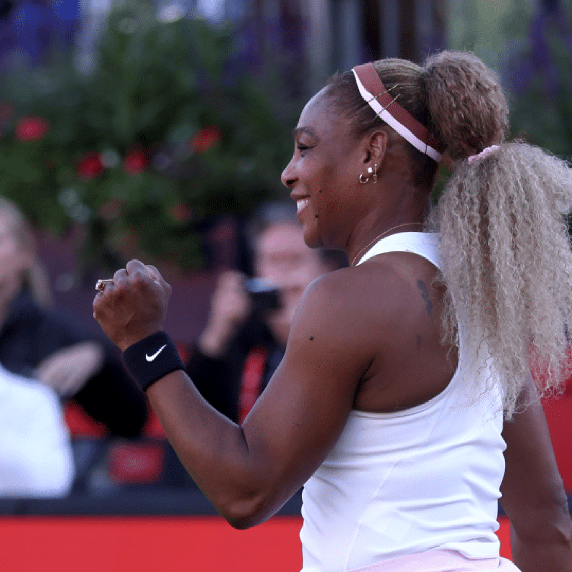 Serena Williams makes winning return at Queen’s with confident doubles victory