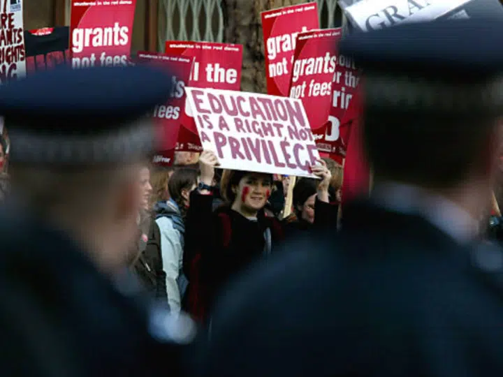 Student loans inquiry into ‘mountain’ of degree debts begins