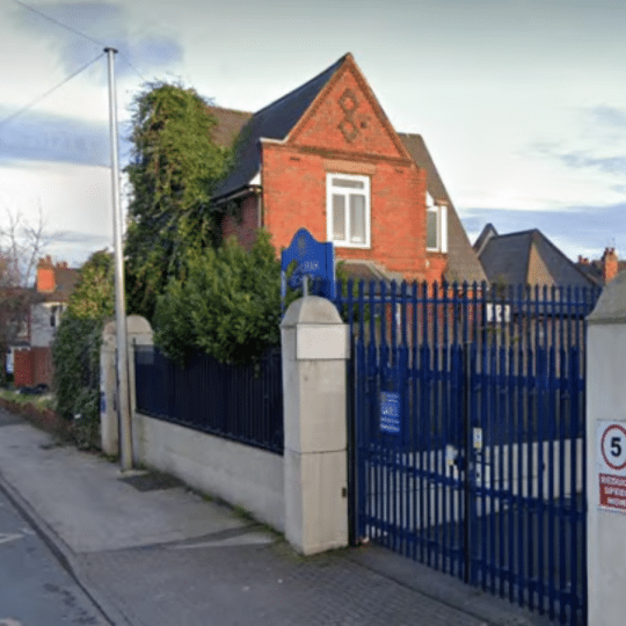 Bomb threat at Birmingham Islamic school ignored by national media