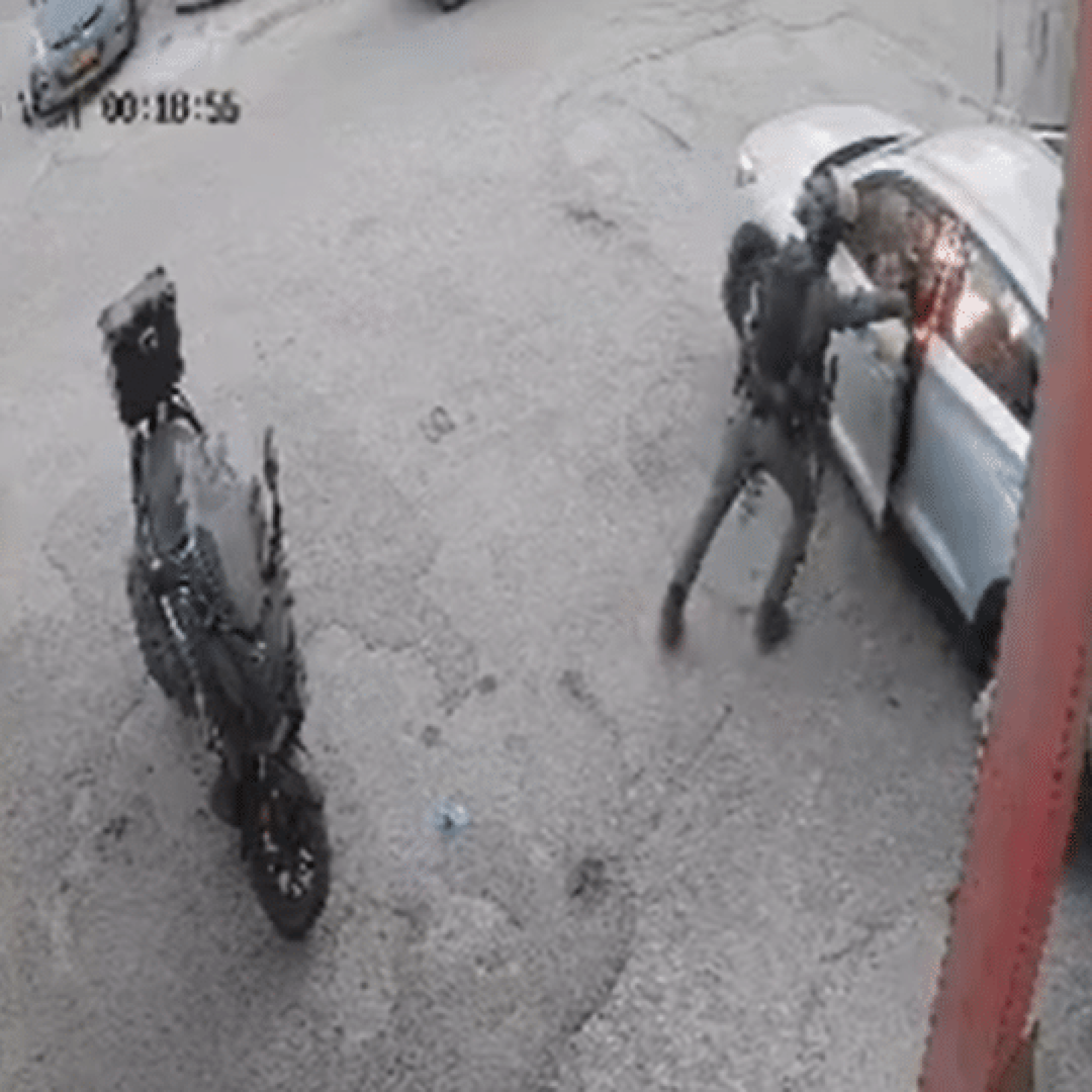 Israeli policeman throws grenade into car with Palestinians inside