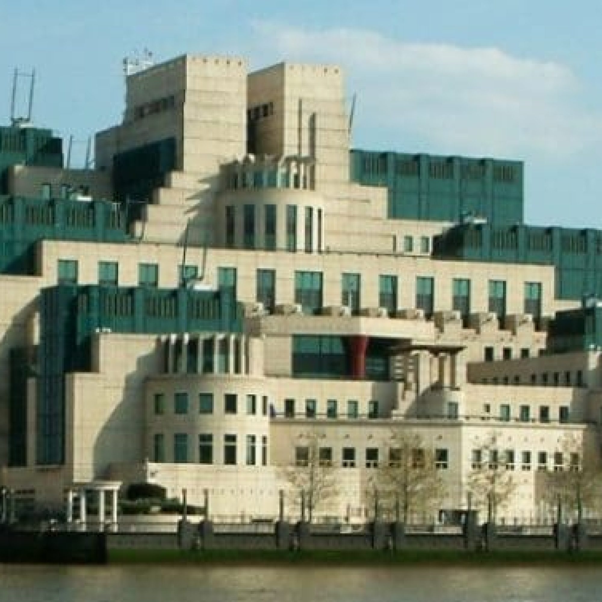 Intelligence watchdog finds MI5 knew agent was abusive far-right misogynist