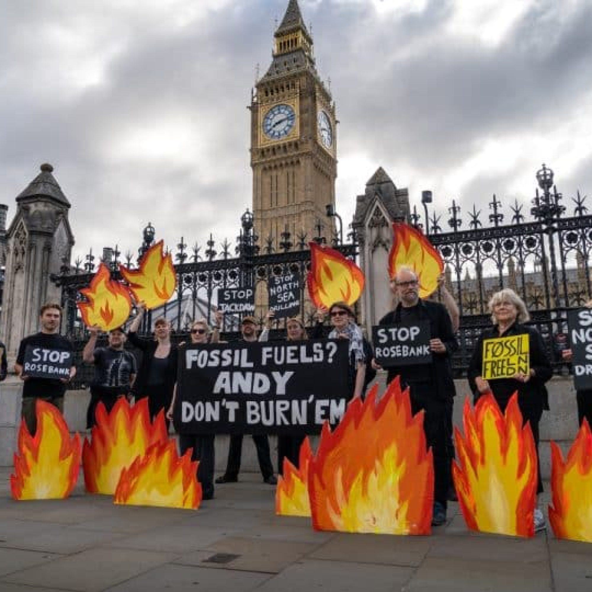 Climate scientists issue urgent warning to UK government on new oil and gas drilling